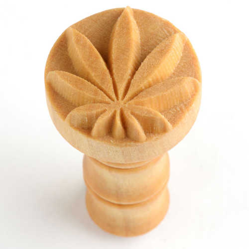 MKM Medium Round Stamp- Hemp Leaf- SCM-058