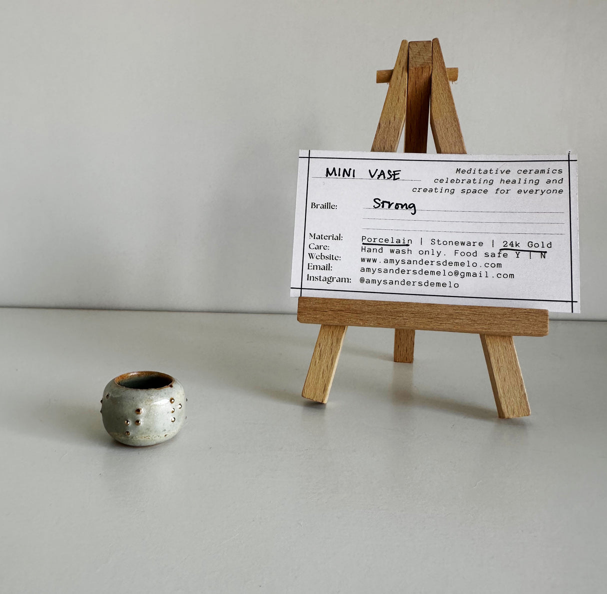 Miniature Meditation Vase "Strong" | Amy Sanders de Melo