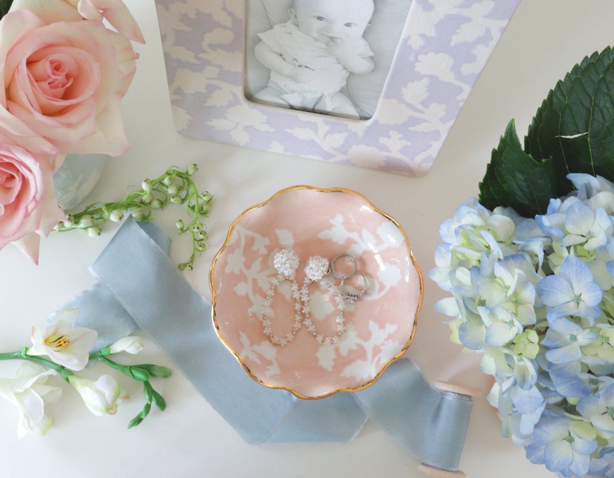 Chinoiserie Dreams Scalloped Bowls with 22K Gold Accent | Wholesale