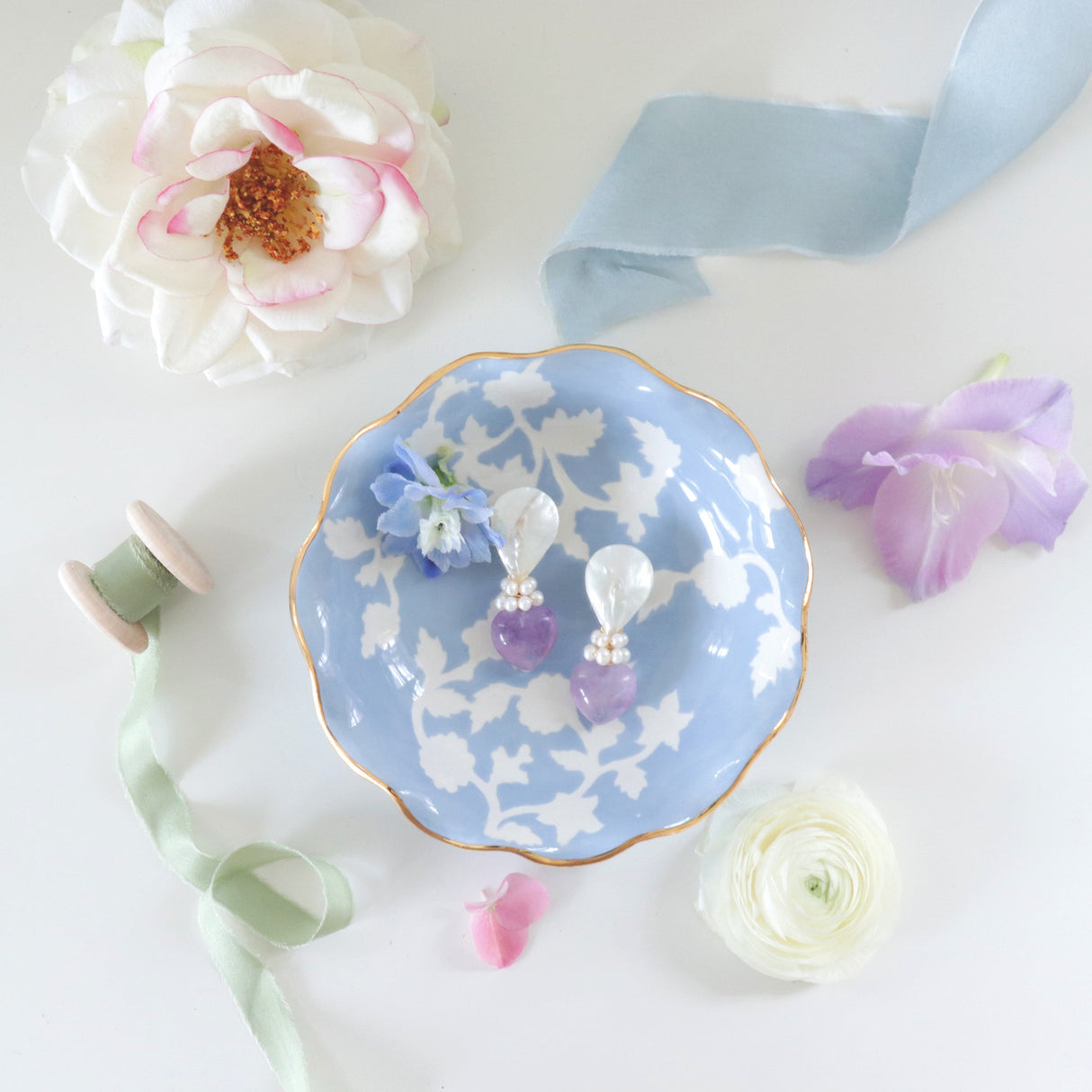Chinoiserie Dreams Scalloped Bowls with 22K Gold Accent | Wholesale