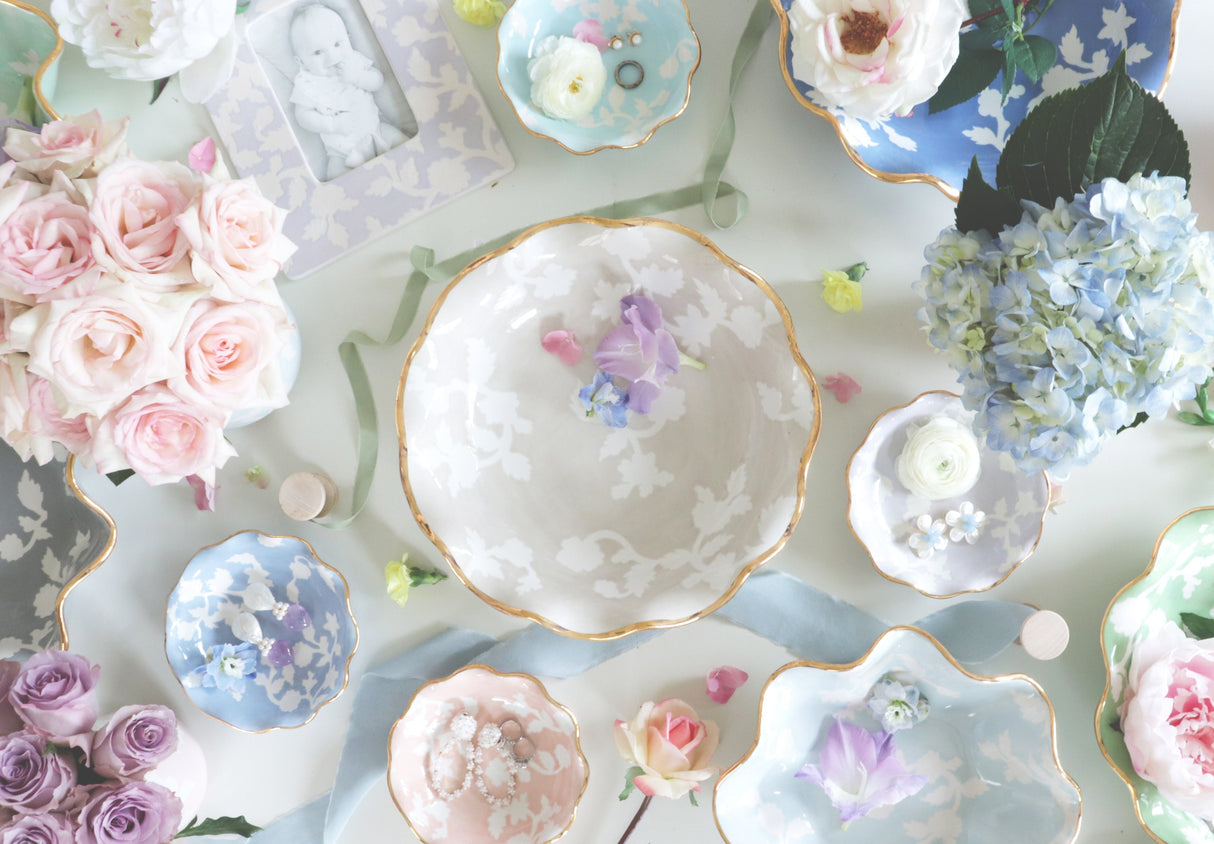 Chinoiserie Dreams Scalloped Bowls with 22K Gold Accent | Wholesale