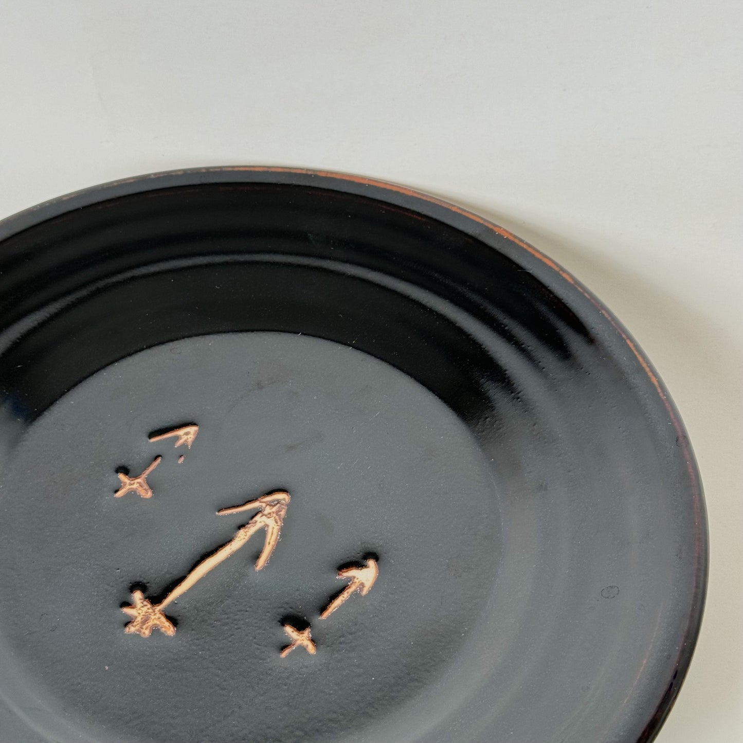 Black Plate with Arrows | Panther Pots Ayden Krzmarzick