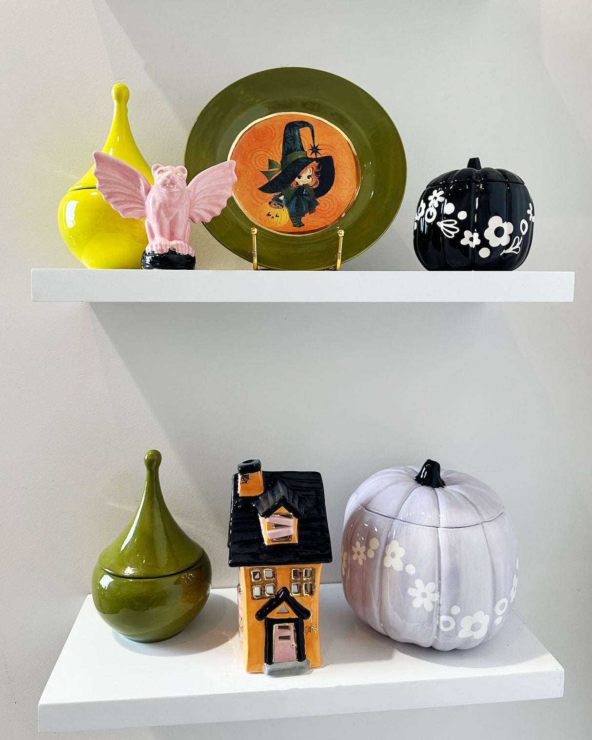 Crazy Daisy Pumpkin Jars in Black