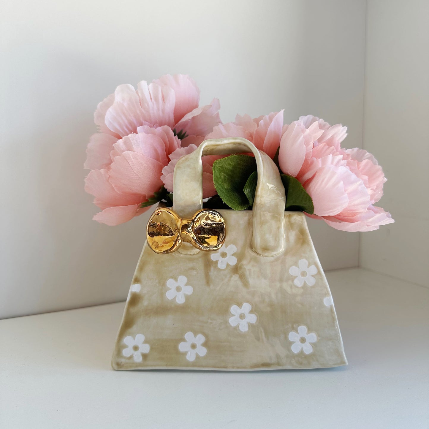 Tan Daisy Purse Vase | Jessica Walker